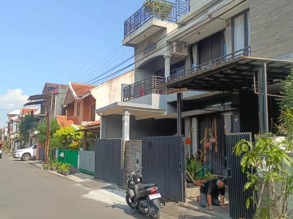 Jual Segera Rumah kawasan Arcamanik bangunan 2 lantai dan siap huni