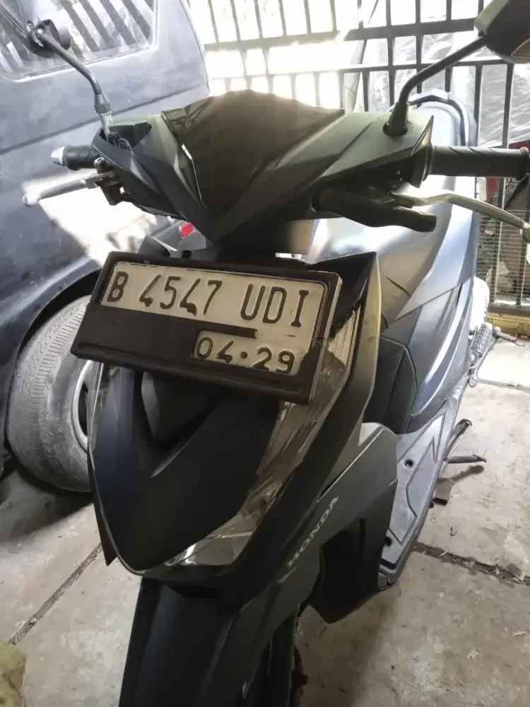 Honda Beat PGM-FI CBS ISS Type terlengkap Original cat Mesin bagus.