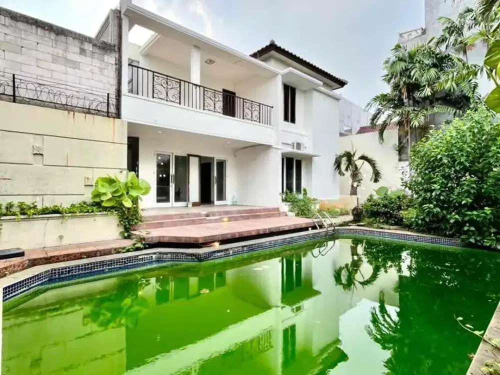 Dijual rumah modern private pool siap huni di kemang