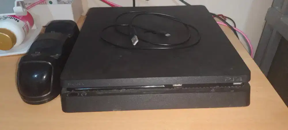 For sale: Ps 4 slim 500 GB