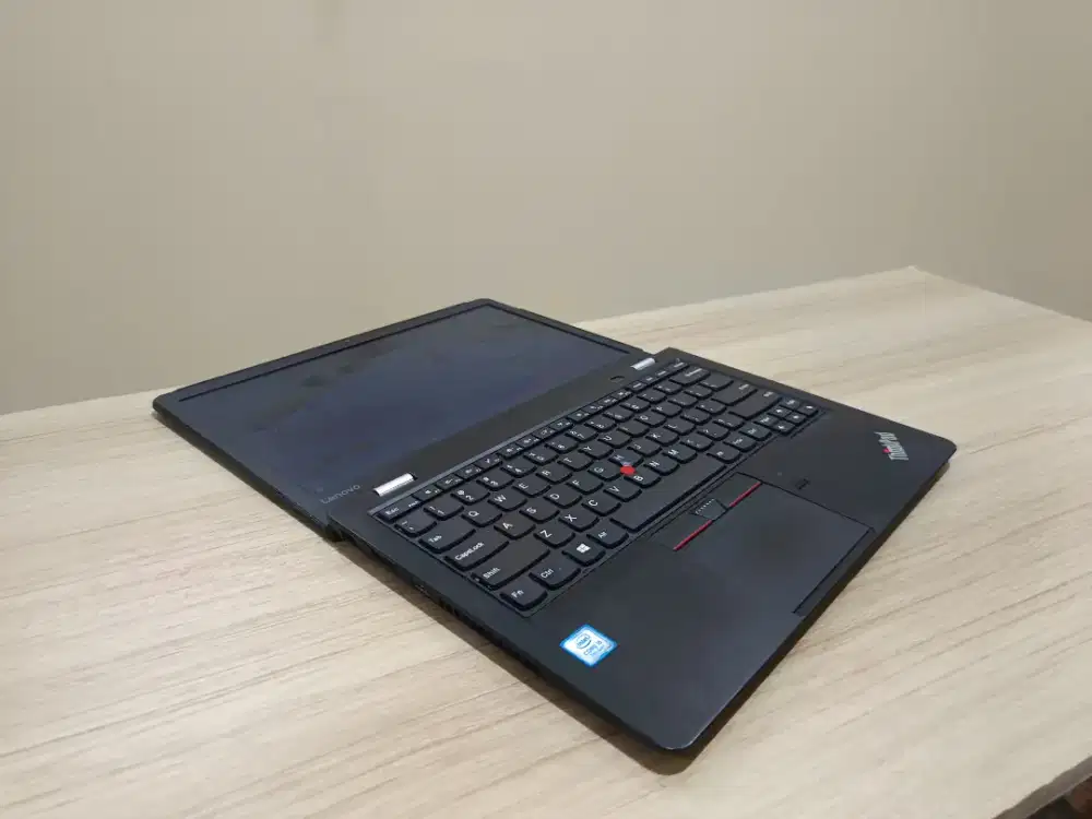 Thinkpad 13 core i5-7200U ram 8gb,pakai ssd kenceng,murah,normal