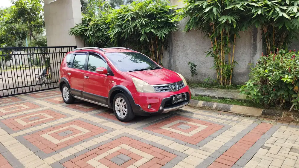 NISSAN LIVINA X-GREAR 2010-Mesin Halus&AC Menggigil!  Siap Pakai