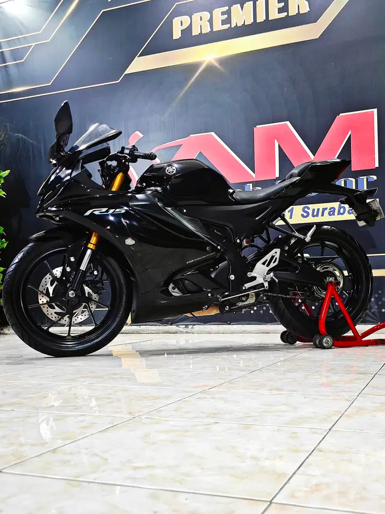 Yamaha R15V4 black glossy km.13rb mewah kinyis. Anugerah motor rungkut