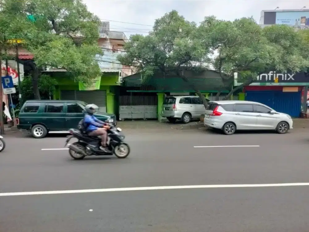 Raya Manyar Cocok Usaha Strategis Tengah Kota Surabaya