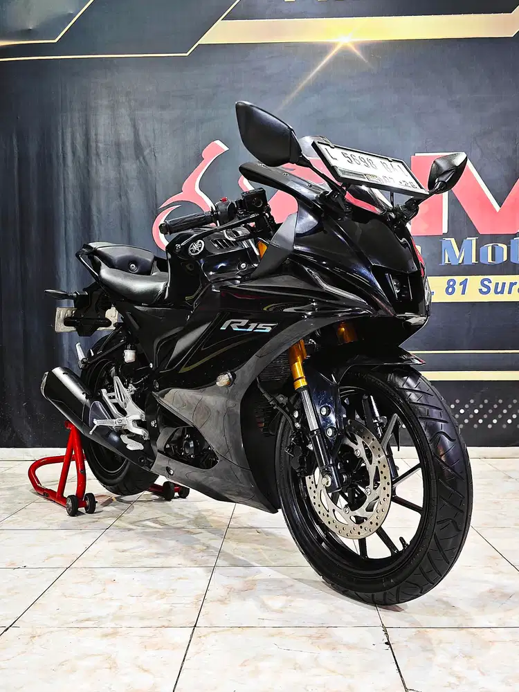 Yamaha R15V4 black glossy km.13rb mewah kinyis. Anugerah motor rungkut