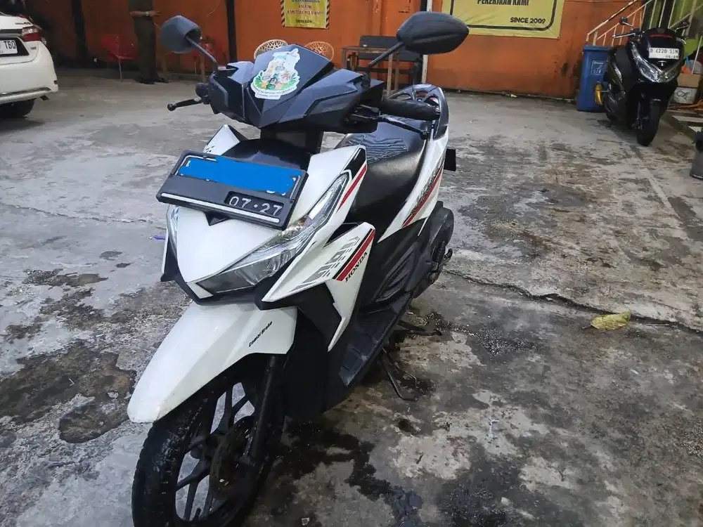 Honda Vario Tahun 2017 125cc warna putih