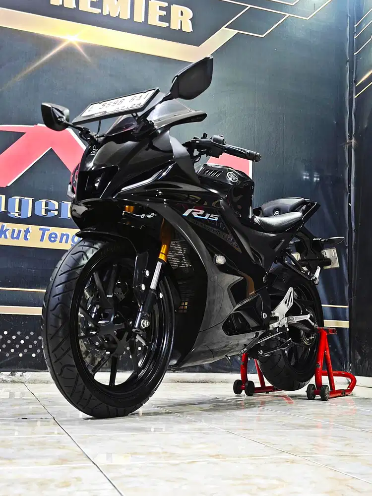 Yamaha R15V4 black glossy km.13rb mewah kinyis. Anugerah motor rungkut