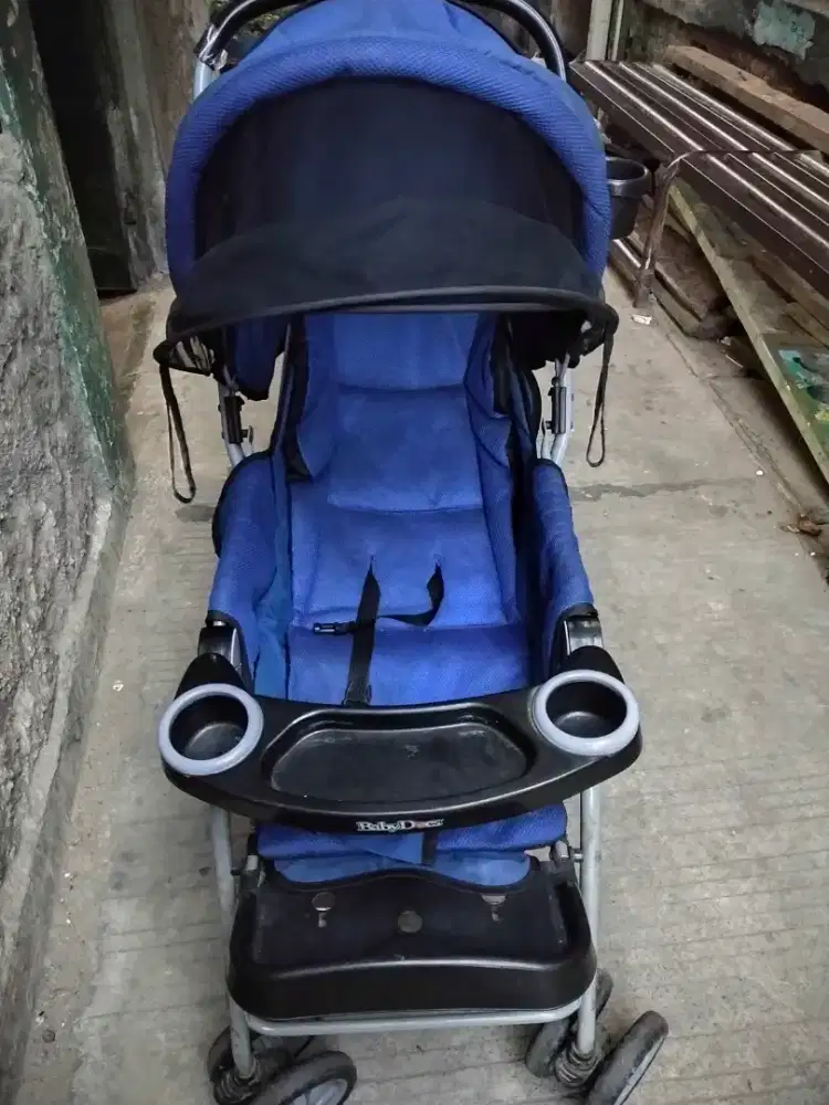 Stroller bayi warna biru