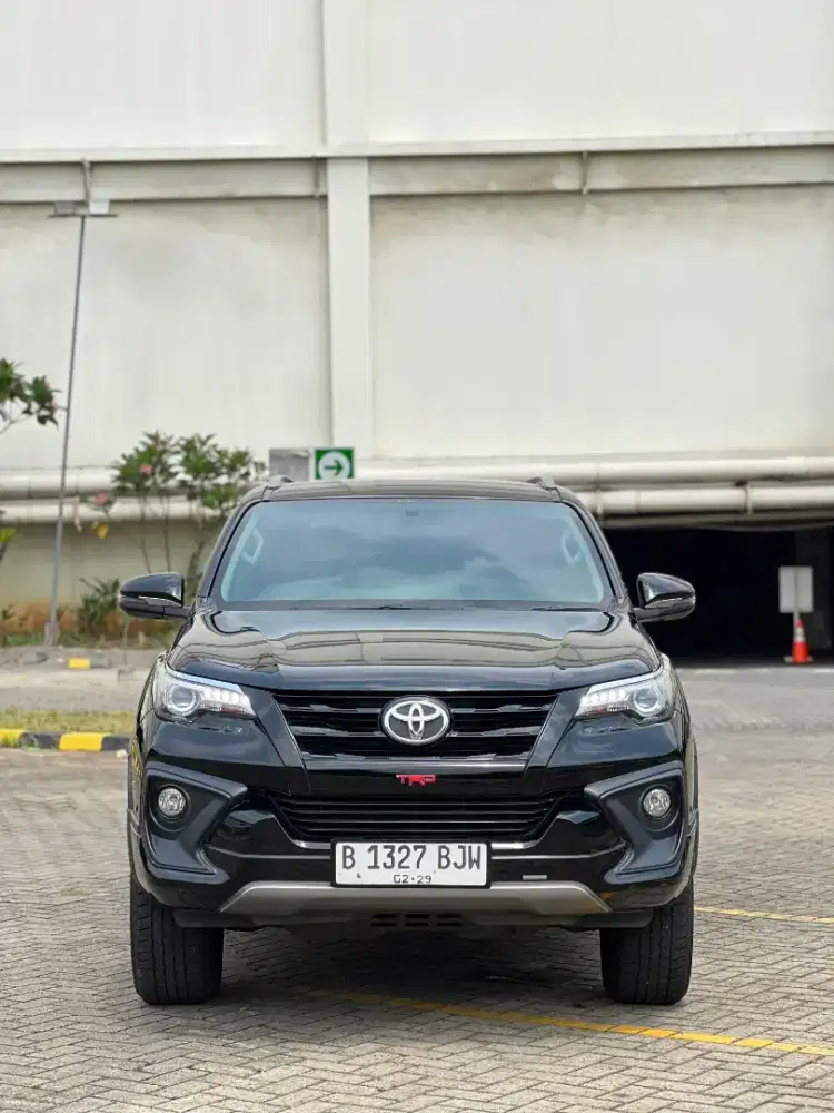 Fortuner VRZ TRD AT 2018/19 Hitam