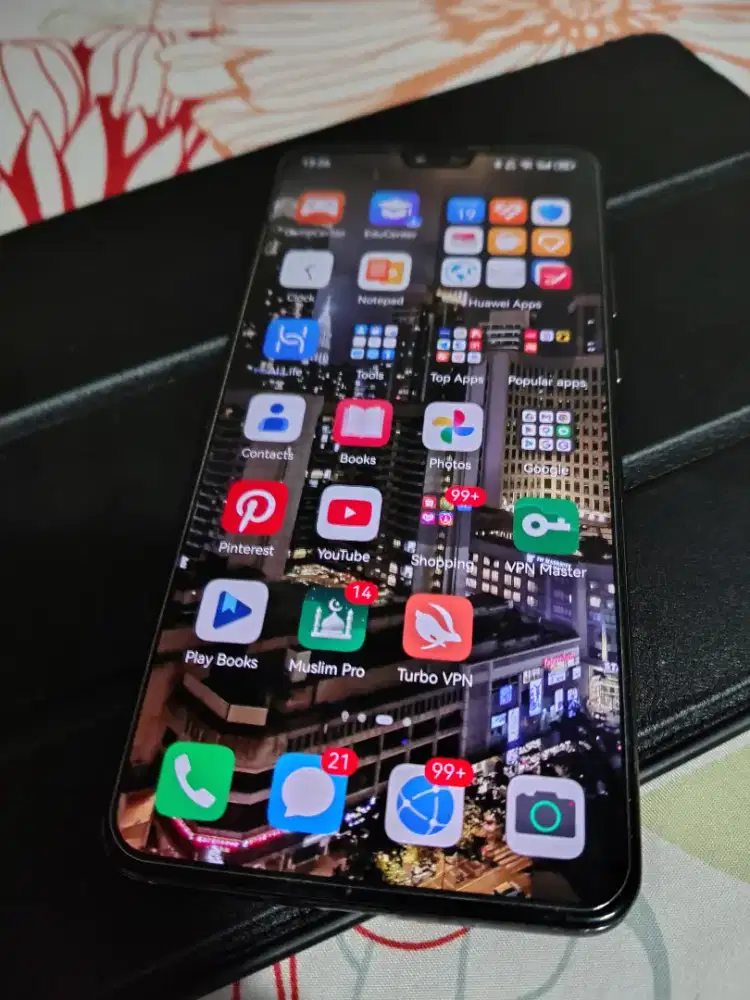 Huawei Mate 30 second