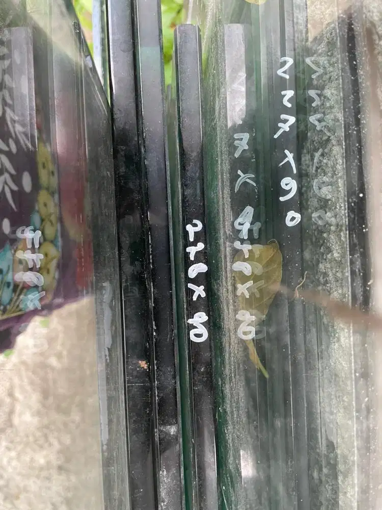 Kaca tempered bekas tebal 12mm