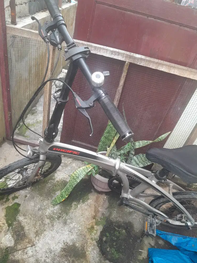 Sepeda lipat pasific