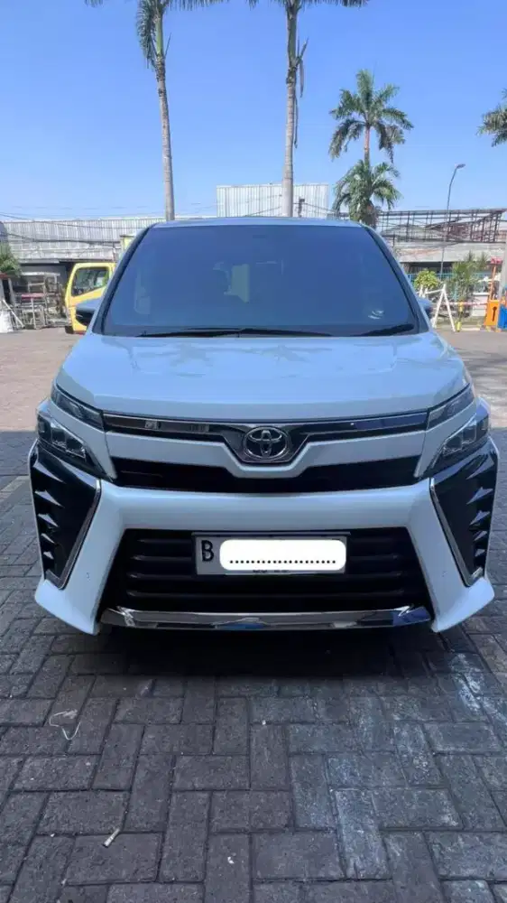 Dijual Toyota Voxy 2020