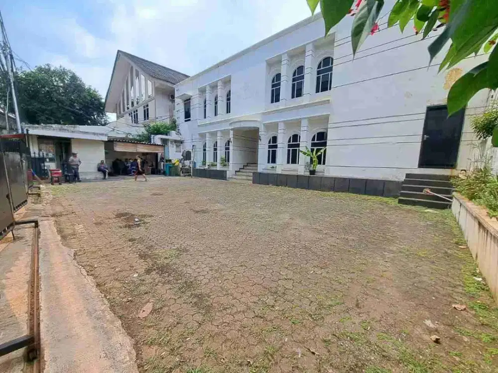 Dijual gedung kantor lokasi strategis di Kebayoran Baru