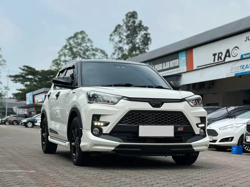 TOYOTA RAIZE GR SPORT TSS 1.0 AT PUTIH TWO TONE 2021