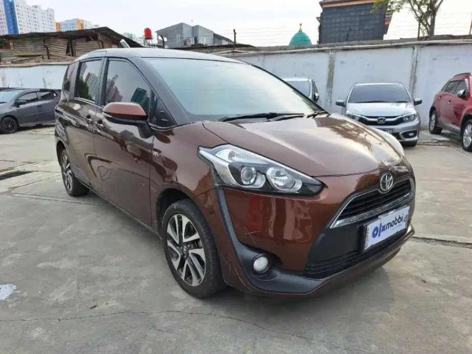 DP MURAH Toyota Sienta 1.5 V Bensin-MT 2016 Coklat CSKXB