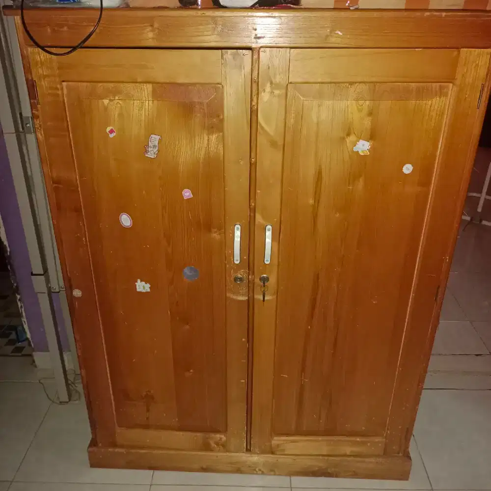 Dijual lemari kayu bekas 2 pintu