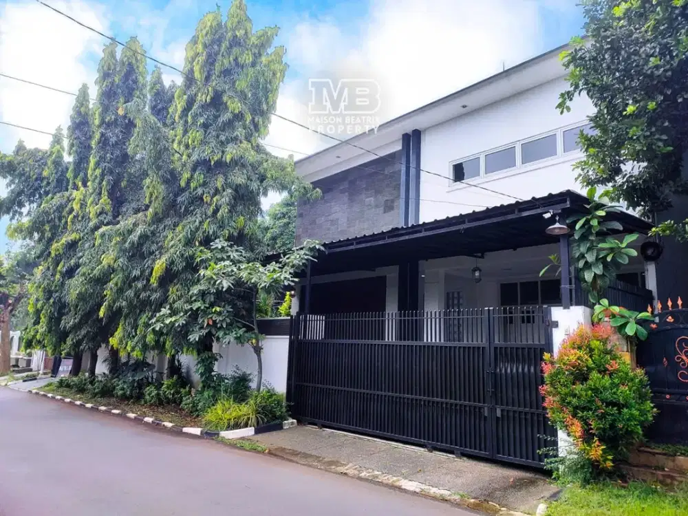 RUMAH LUAS BAGUS TERAWAT SIAP HUNI LOKASI STRATEGIS DI PERUM. DANAU WITANA HARJA