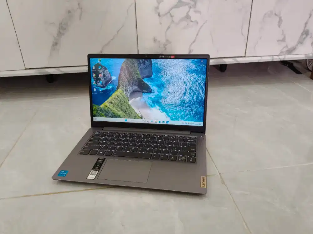 laptop lenovo Core i3 1215U 8/256GB SSD Nvme garansi masih 9 bulan