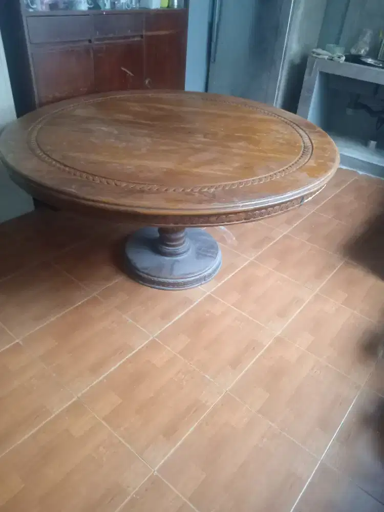 Meja makan kayu jati bentuk bundar besar