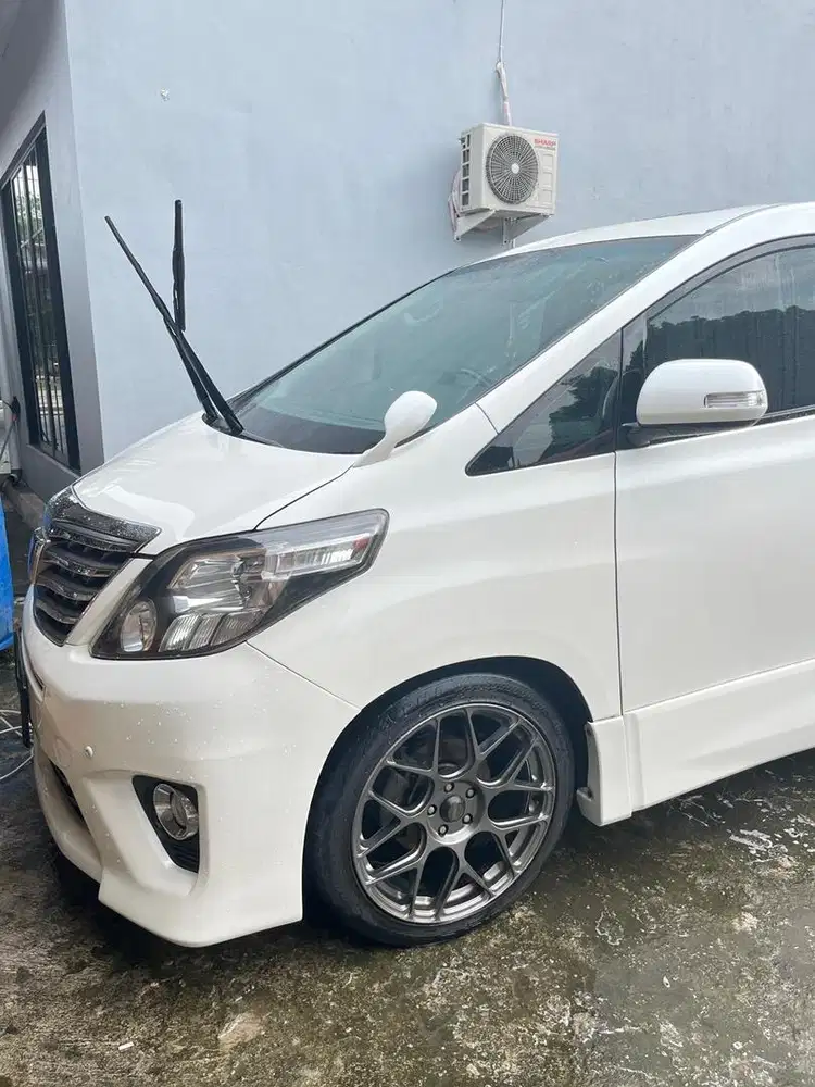 Di jual velg dan ban tinggal pasang R 20 depan belakang