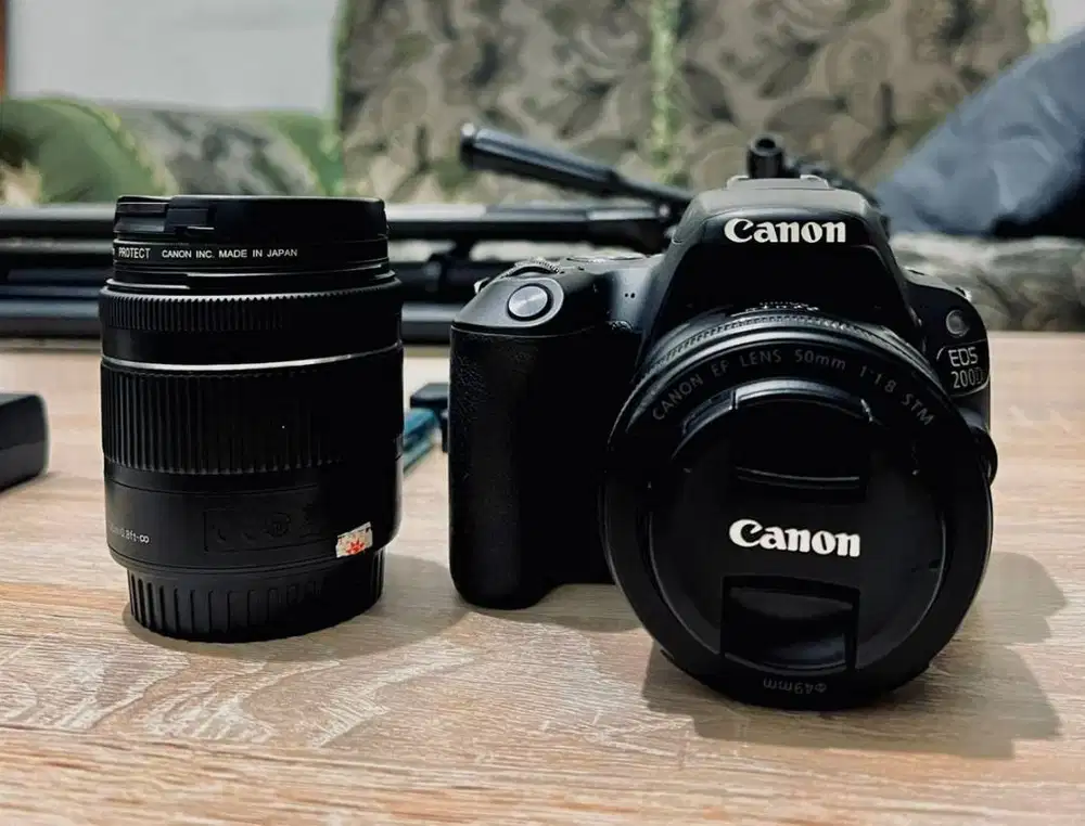 Kamera Canon EOS 200D, Bonus Tripod, Lensa, Batery