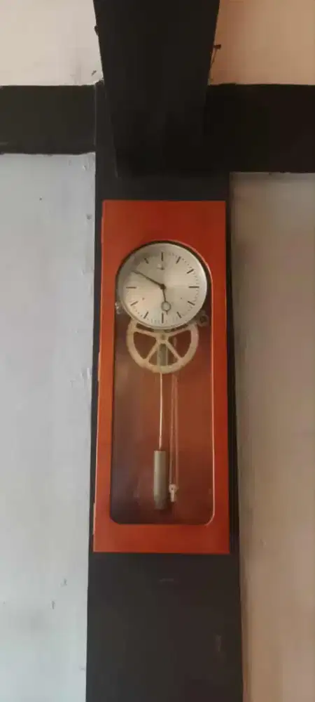 Jam dinding antik