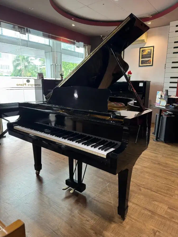 Grand Piano YAMAHA G3 E. like new.no seri 2 jutaan