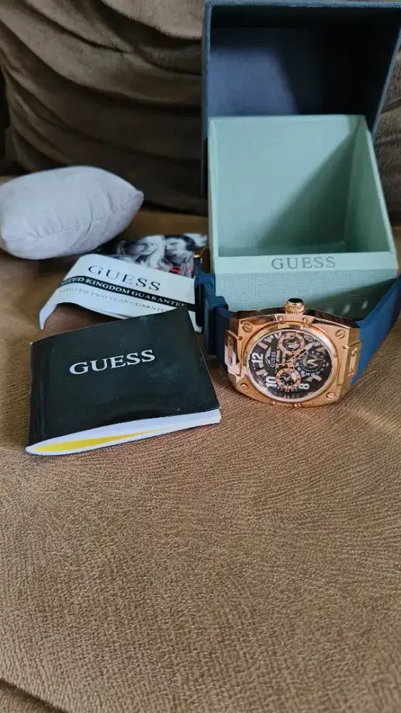 Jam tangan Guess