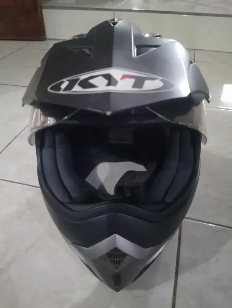 Helm KYT supermoto