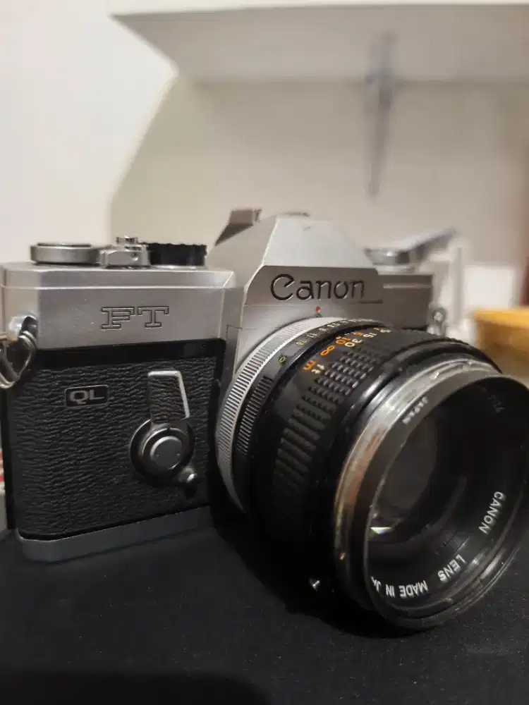 Jual kamera canon analog FT dengan lensa 50 mm F 1.4