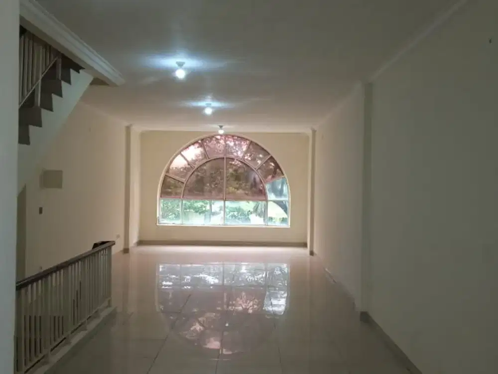 P Fl Disewakan Cepat Ruko Hadap Jalan Bisa Resto di Green Lake City Min. 2 Thn