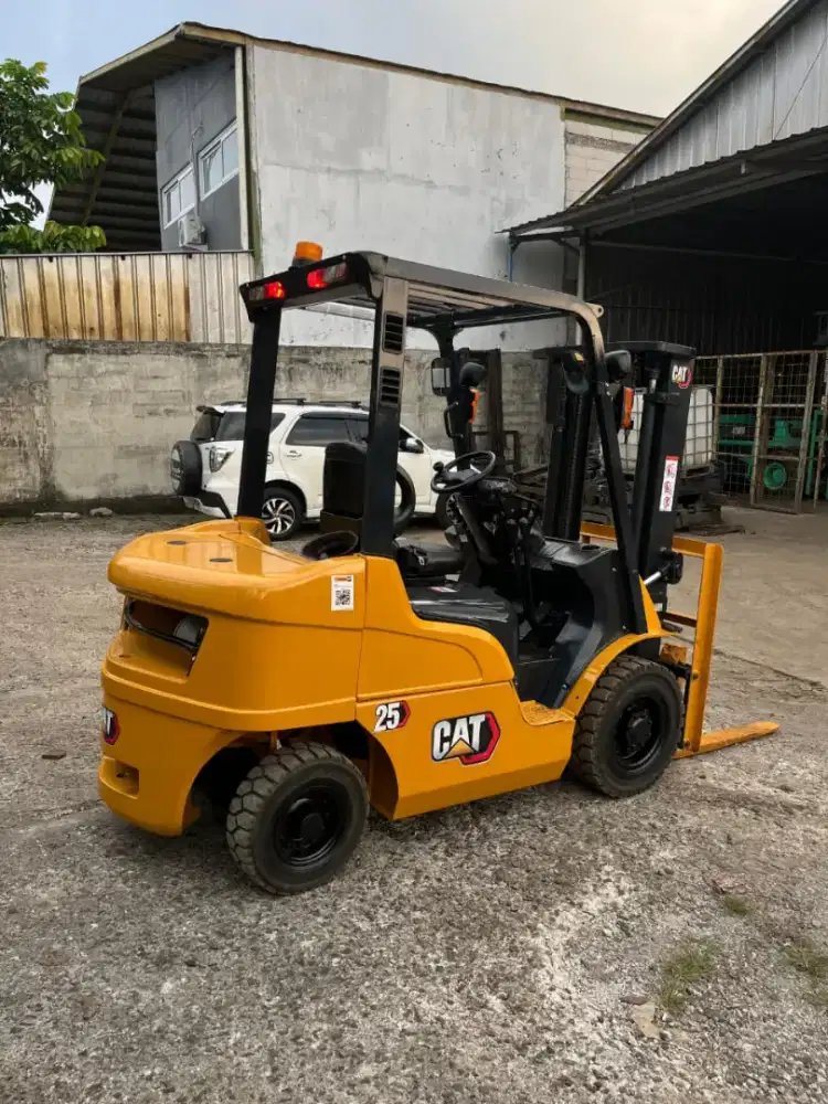 Forklift 2,5 Ton Caterpillar Tahun 2021