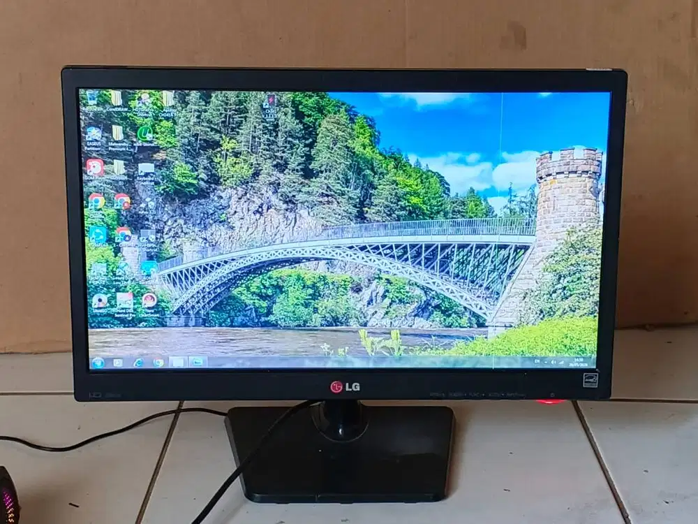 monitor led 20 inc LG minus 1 garis benang