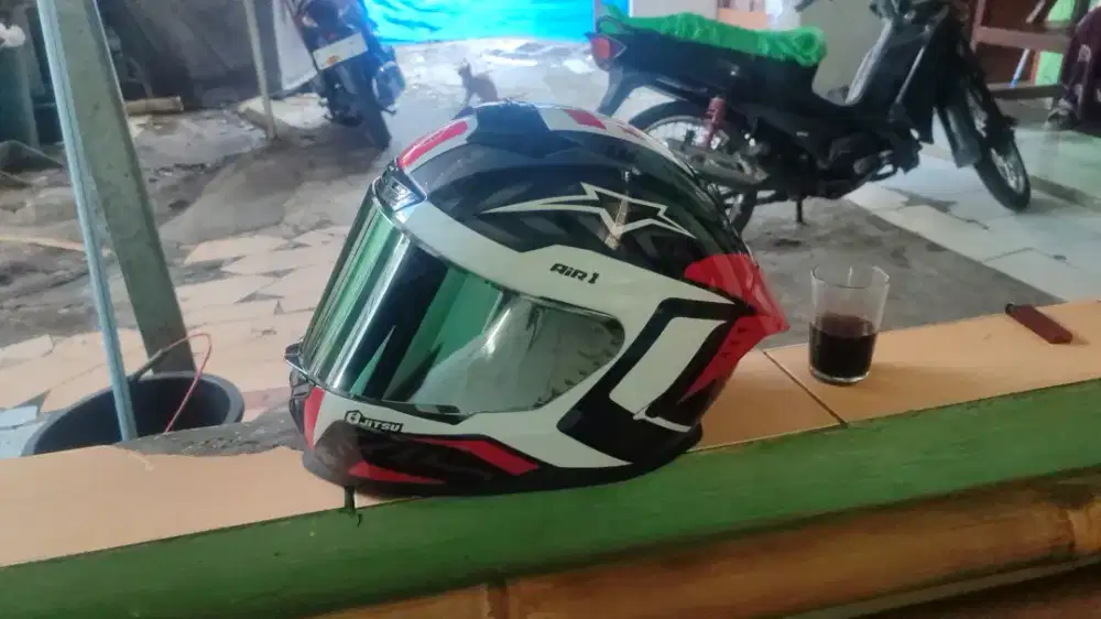 Helm jitsu air1 fullface size L kondisi lecet pemakaian