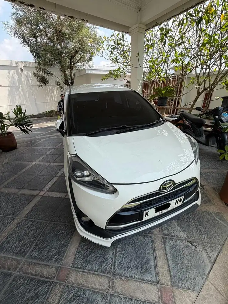 TOYOTA SIENTA PUTIH 2016 type Q