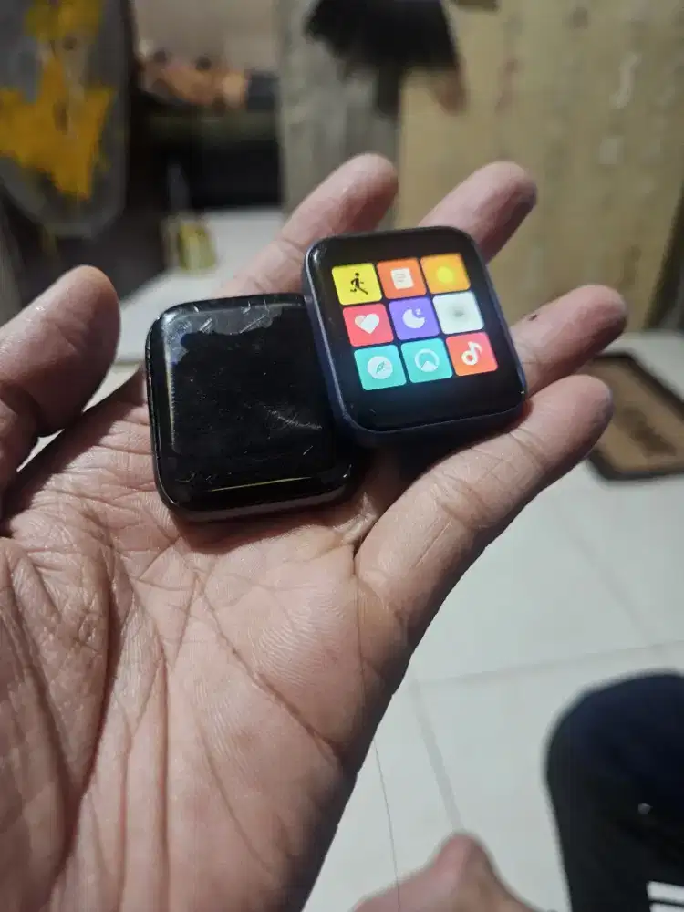 apple watch 4 series dan redmi watch 5