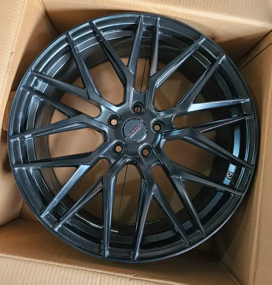Velg SSW 348 thailand R20 PCD5x114.3 Black. Lebar 8.5 ET 40 Velg 4pcs.