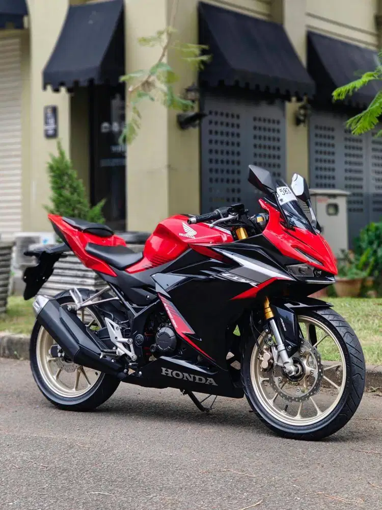 HONDA NEW CBR 150R ABS 2022 MERAH HITAM KM LOW PAJAK ON SUPERB