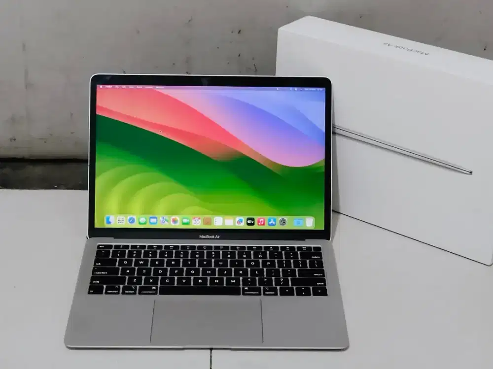 MACBOOK AIR 2019 - INTEL CORE i5 - RAM 4GB - SSD 128GB - C count 976
