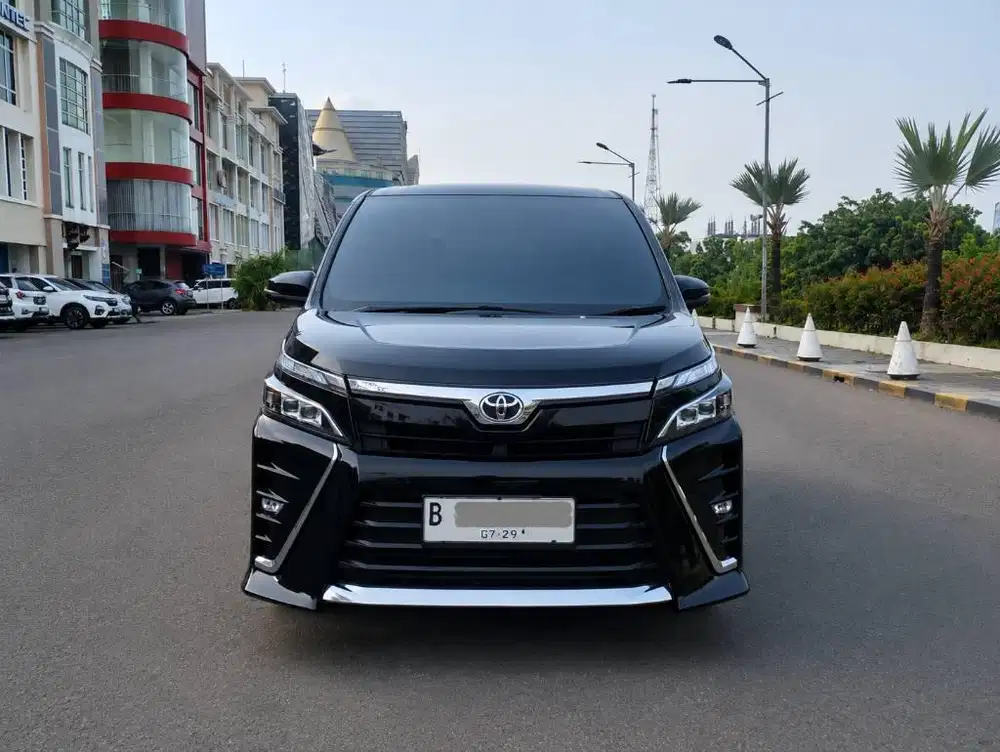 Toyota Voxy 2.0 AT 2019