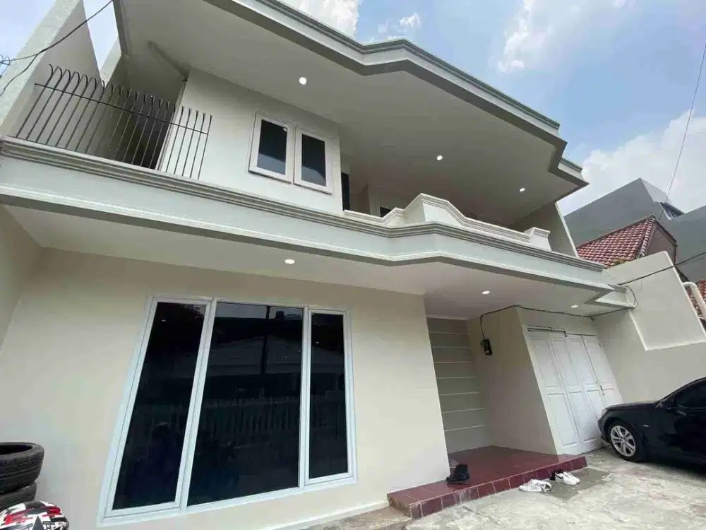 Dijual rumah siap huni baru selesai renovasi
Area Prime Senopati
Jl.ciomas
Kebayoran Baru Jakarta Selatan

Luas tanah: 206m²
Luas bangunan: 300m
Bangunan: 2 lantai
Kamar tidur: 4+2 (art) 
Kamar mandi: 4+1 (art) 
Gudang: 1
Garasi & carport: 1+3
Listrik: 44