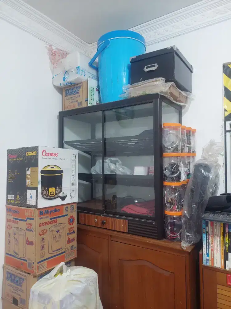 Lemari Etalase Jualan