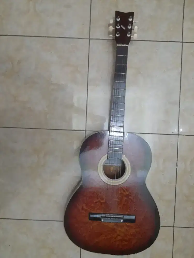 Gitar akustik Yamaha C-310