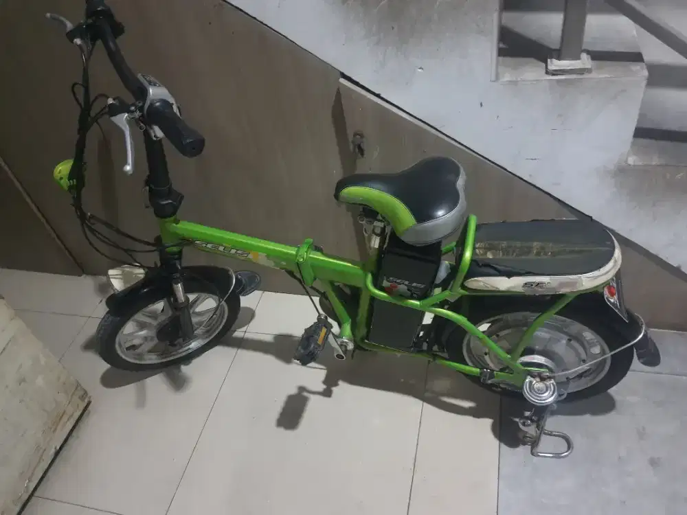 Sepeda lipat listrik selis