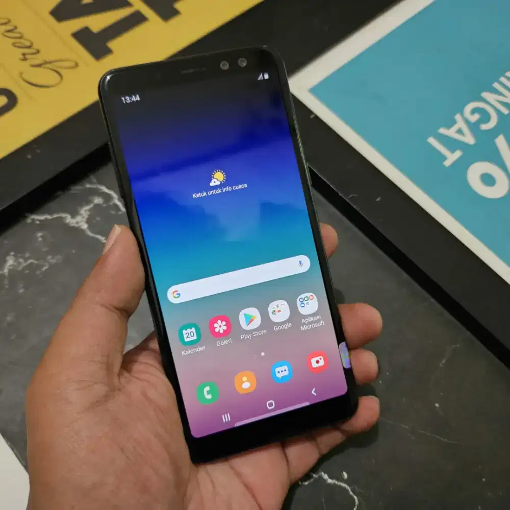 SAMSUNG GALAXY A8 2018 NFC 4/32 GB DUAL SUM RESMI EX SEIN NORMAL