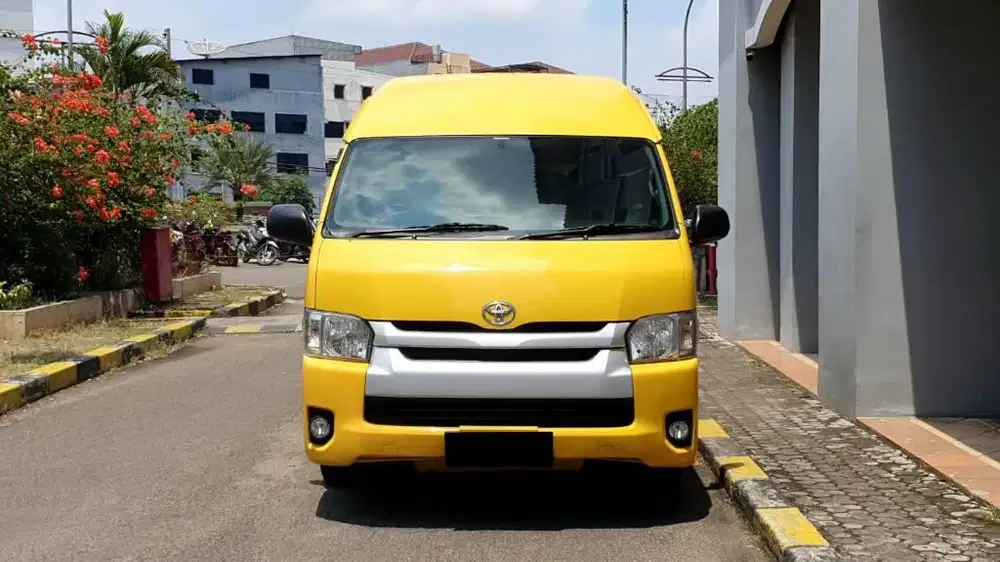 Toyota Hiace Commuter 2.5 Turbo Diesel MT 2018 Kuning asli Km.70rb