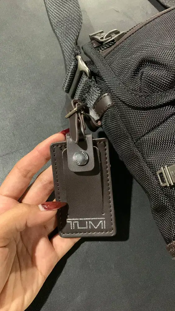 Tumi Sling Bag Hitam Nylon Premium, Tahan Air, Unisex