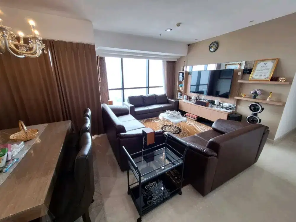 RON.A1645 APARTEMEN THE PEAK SURABAYA AREA STRATEGIS DEKAT MALL