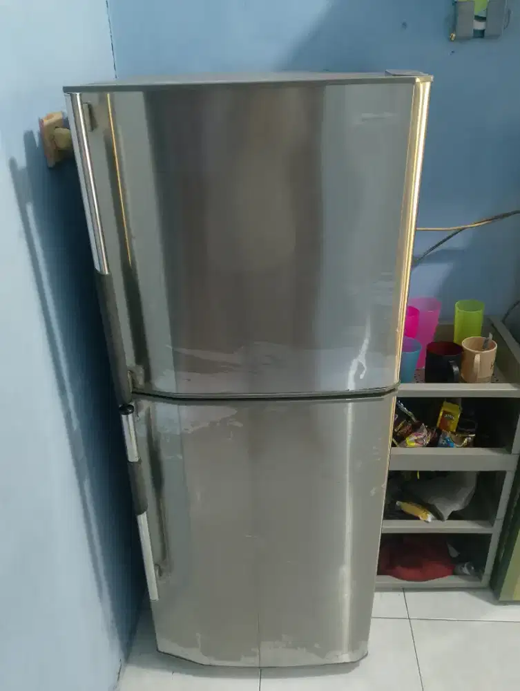 Dijual kulkas pintu 2 SHARP original